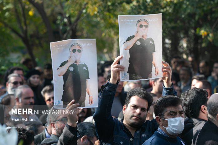 Iranian singer Akbar Golpayegani