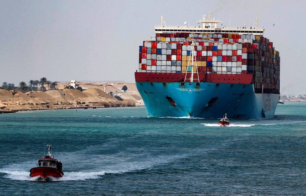 Shipping firms Red Sea passage