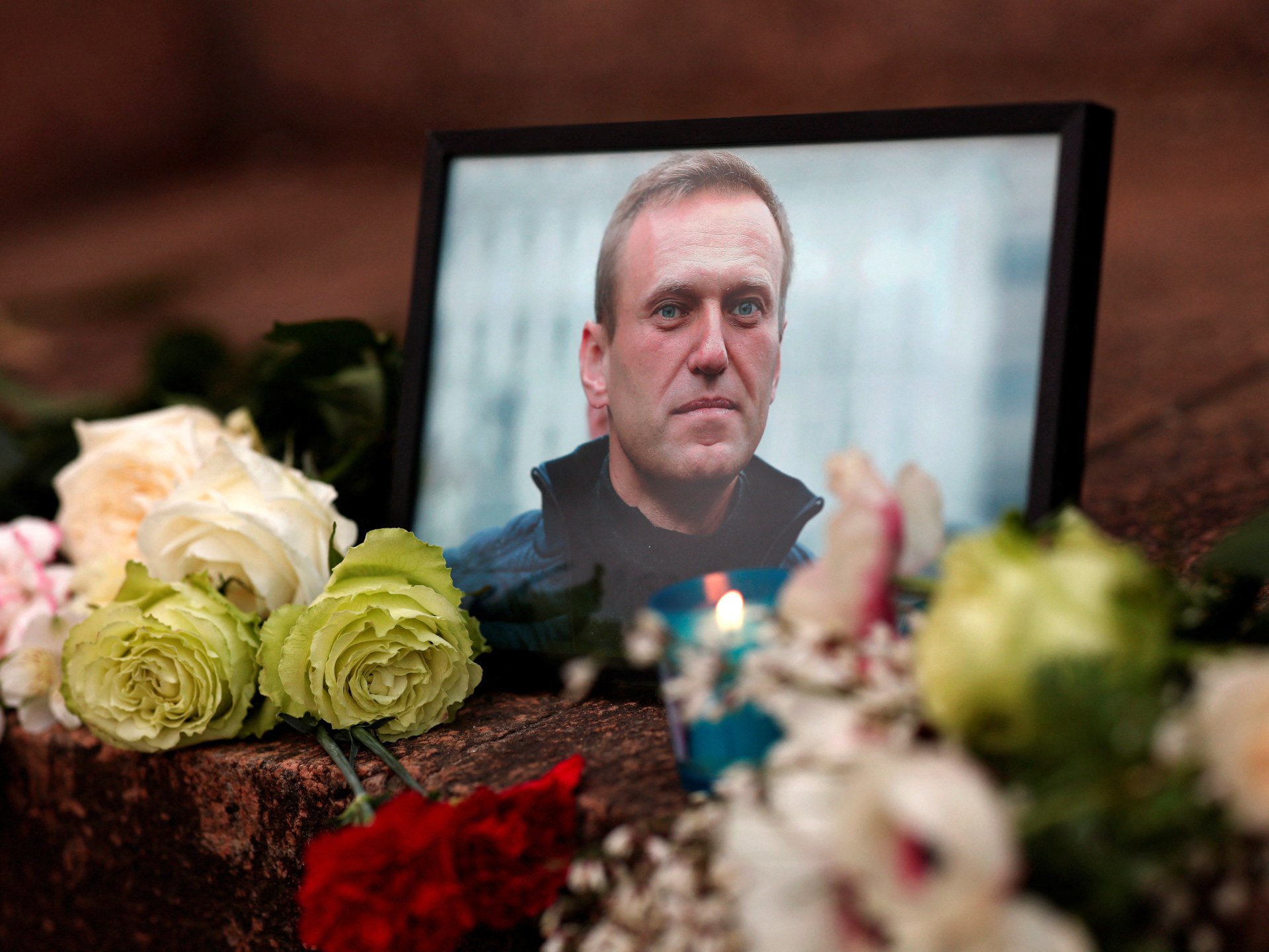 Over 400 detained in Russia while mourning death of Alexei Navalny