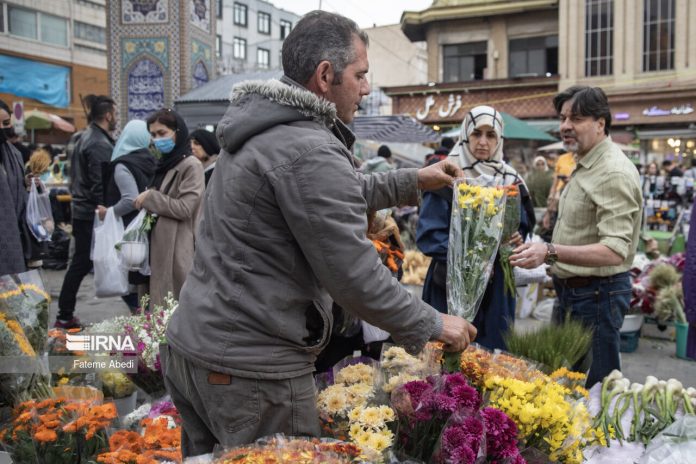 Tehran residents gear up for New Year, shopping spree at Tajrish market