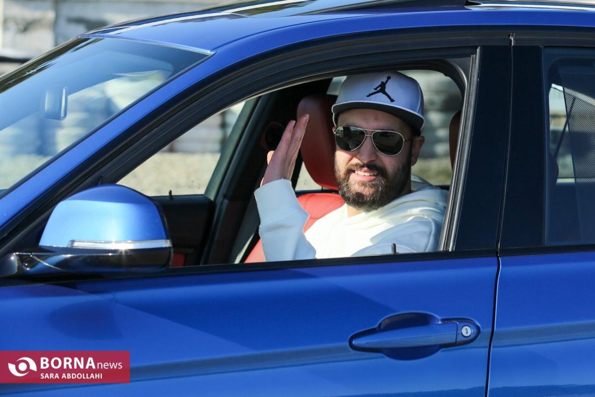 Revved rivalry: Drag derby sets stage for Tehran's Persepolis vs. Esteghlal showdown