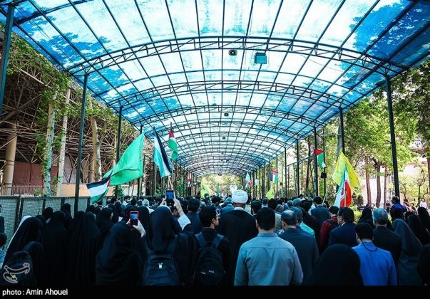 Iranian students rally in solidarity with pro-Palestine American peers