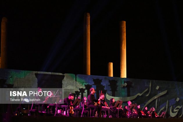 Iranian singer Alireza Ghorbani mesmerizes audience during concert at historic Persepolis