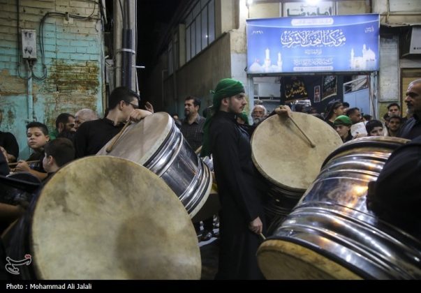 Najafis in Iran’s Qom mourn Imam Hussein’s martyrdom by torch-carrying rituals