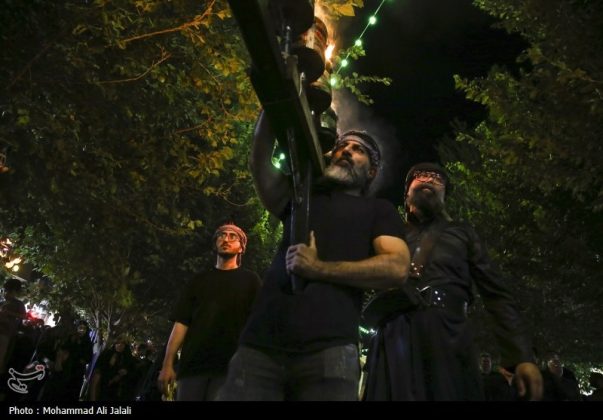 Najafis in Iran’s Qom mourn Imam Hussein’s martyrdom by torch-carrying rituals