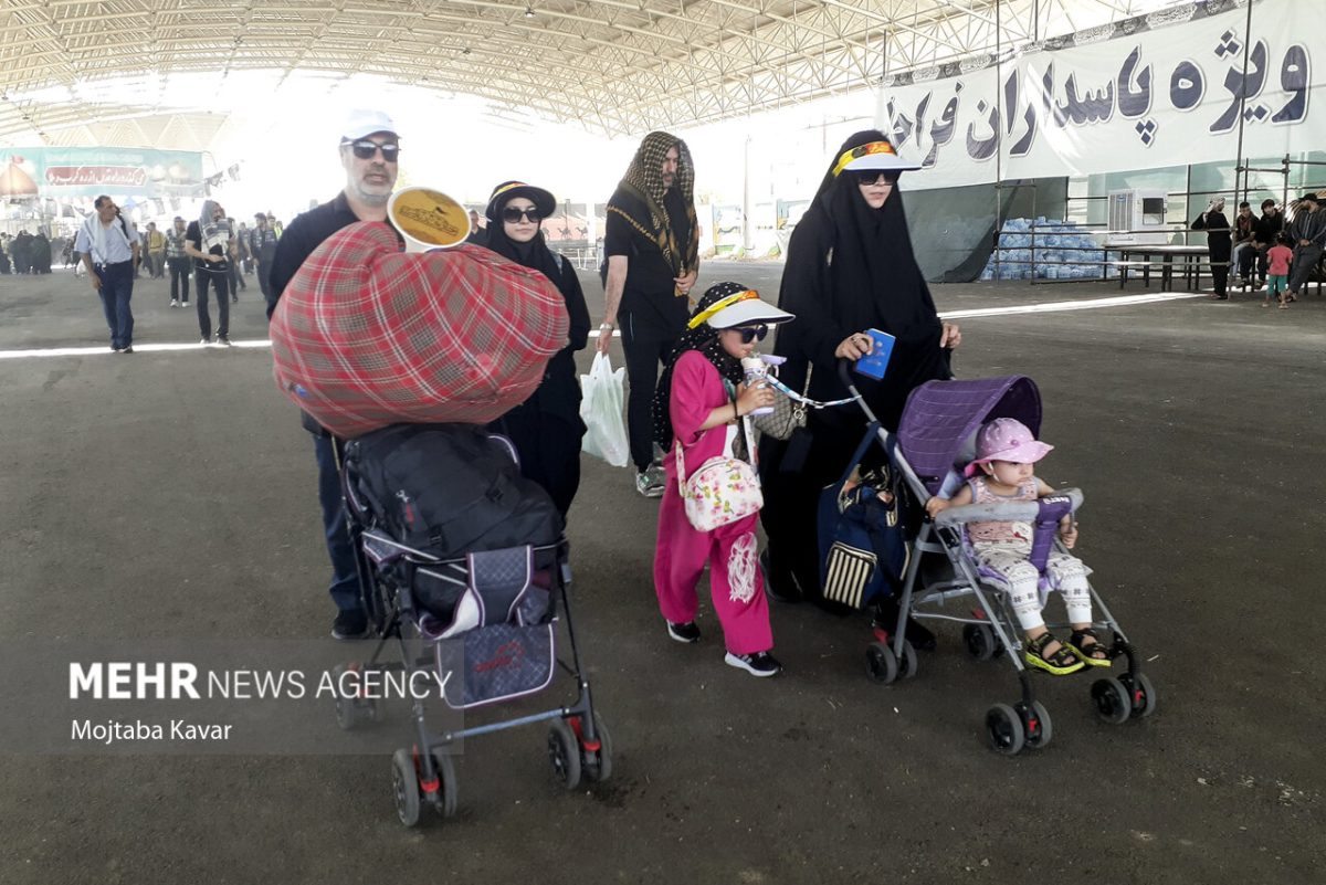 Hundreds of thousands of Iranian pilgrims depart for Iraq's Karbala for Arbaeen rituals