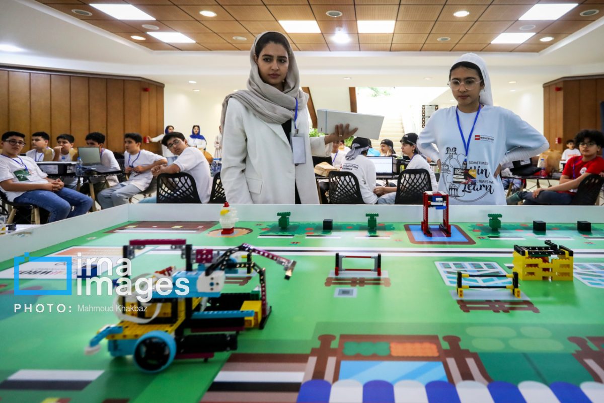Young Iranian robotic talents race in 2024 qualifying competitions