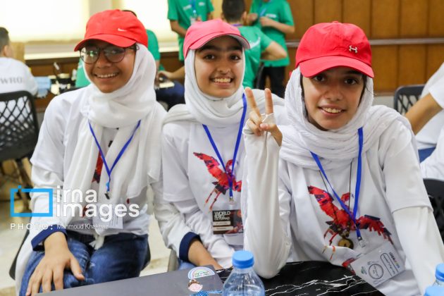 Young Iranian robotic talents race in 2024 qualifying competitions