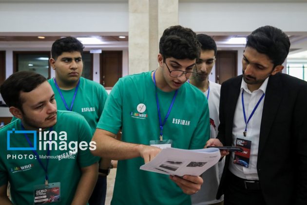 Young Iranian robotic talents race in 2024 qualifying competitions