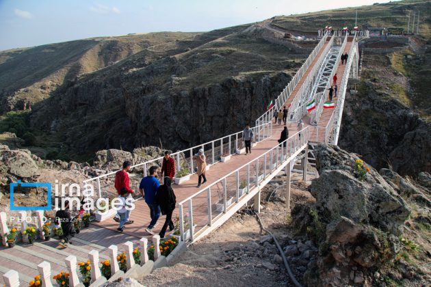 Iran Three-story suspension bridge