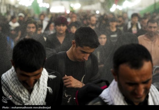 Arbaeen pilgrims brave 47-degree heat