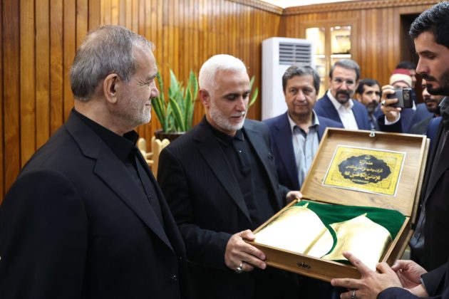 Iranian president visits holy shrines during Iraq trip