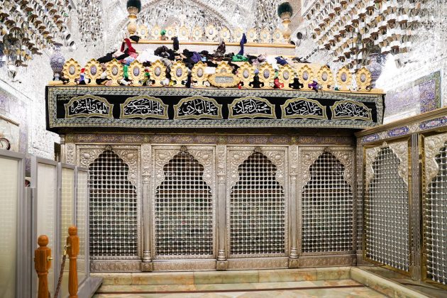 Iranian president visits holy shrines during Iraq trip