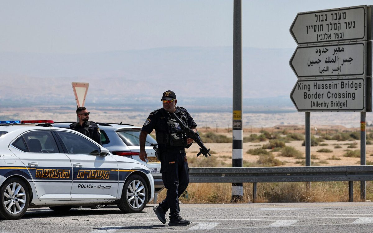 3 Israelis killed by gunman near Jordan border