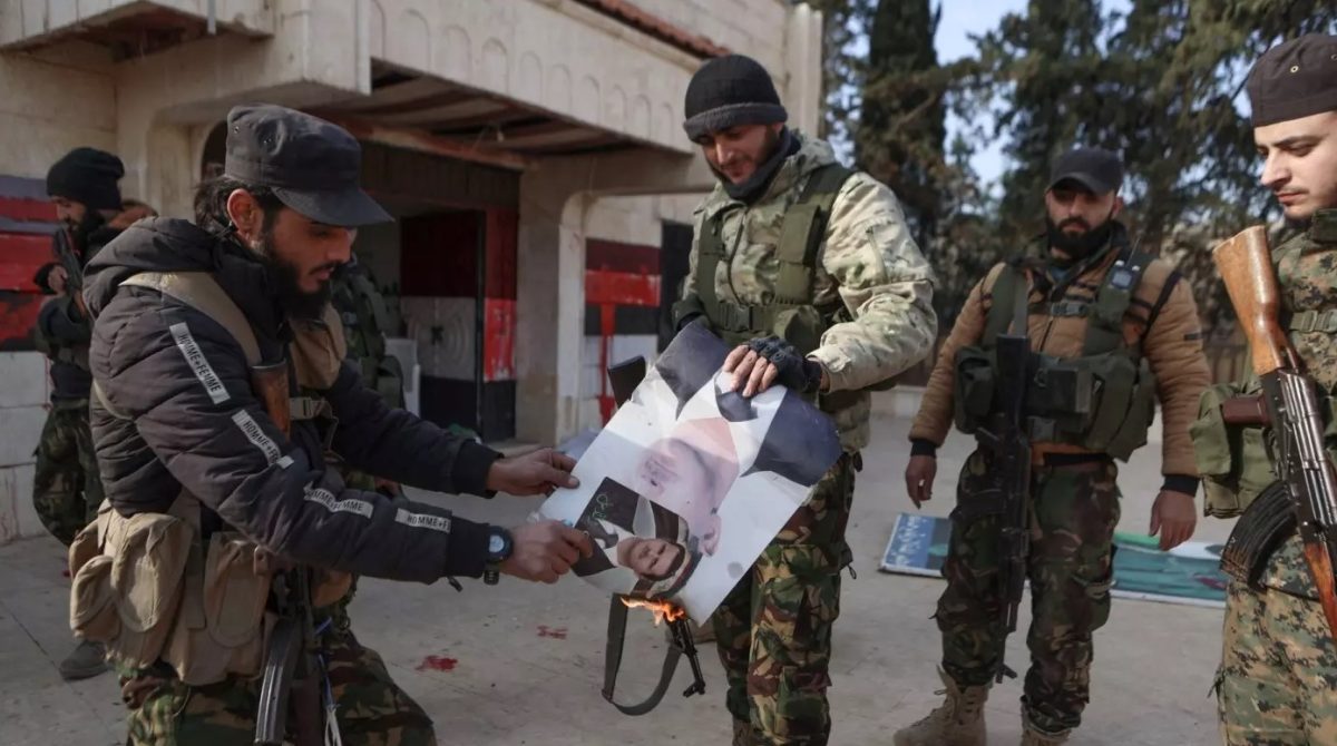 Rebels make dramatic comeback in Syria, push into Aleppo city 1 Syria War