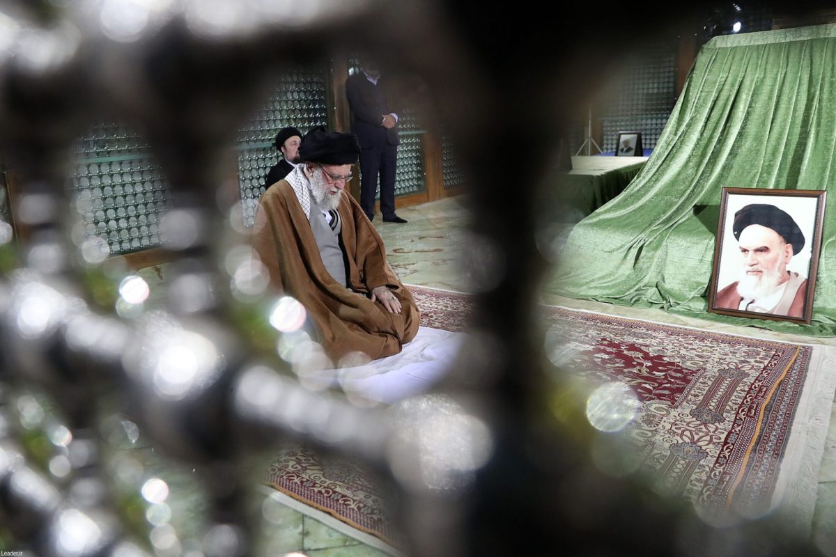 Iran’s Leader pays tribute at Imam Khomeini’s mausoleum, martyrs’ cemetery
