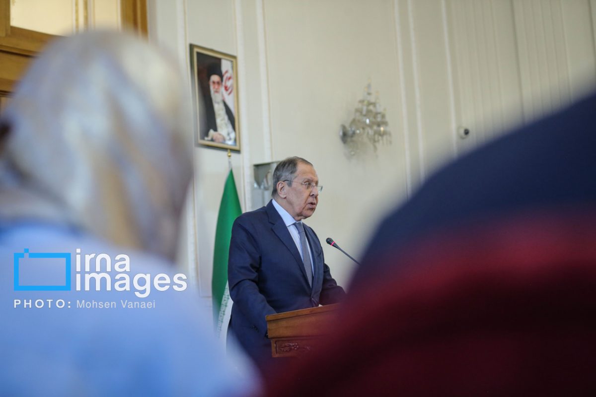 Iranian newspaper criticizes FM over "lack of transparency" in talks with Russia