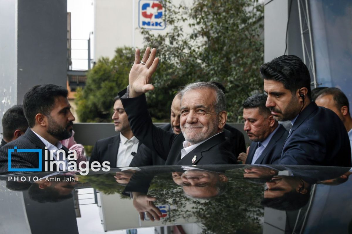 Iranian president visits International Fair of Trade with Eurasia