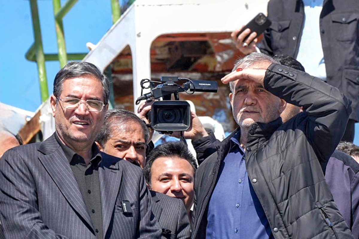 President Pezeshkian visits Lake Urmia, seeks intl. expertise for revival efforts