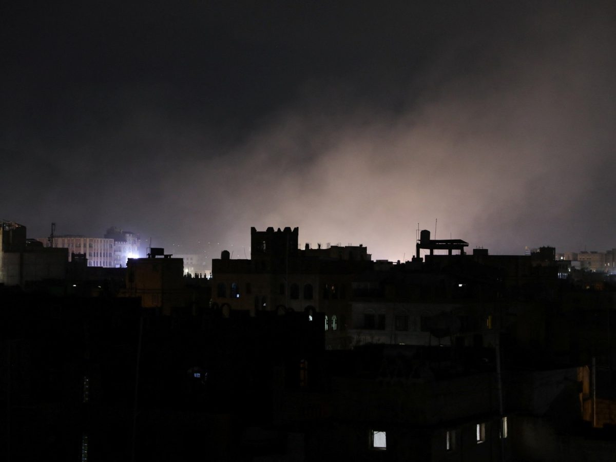 Trump orders air attacks against Yemen’s Houthis, dozens killed 1 Trump orders air attacks against Yemen’s Houthis, dozens killed