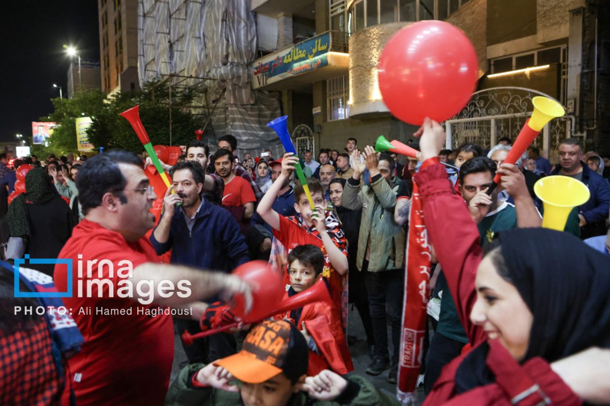 Iran’s club Tractor fans set Guinness World Record for longest applause 1 Iran’s club Tractor fans set Guinness World Record for longest applause
