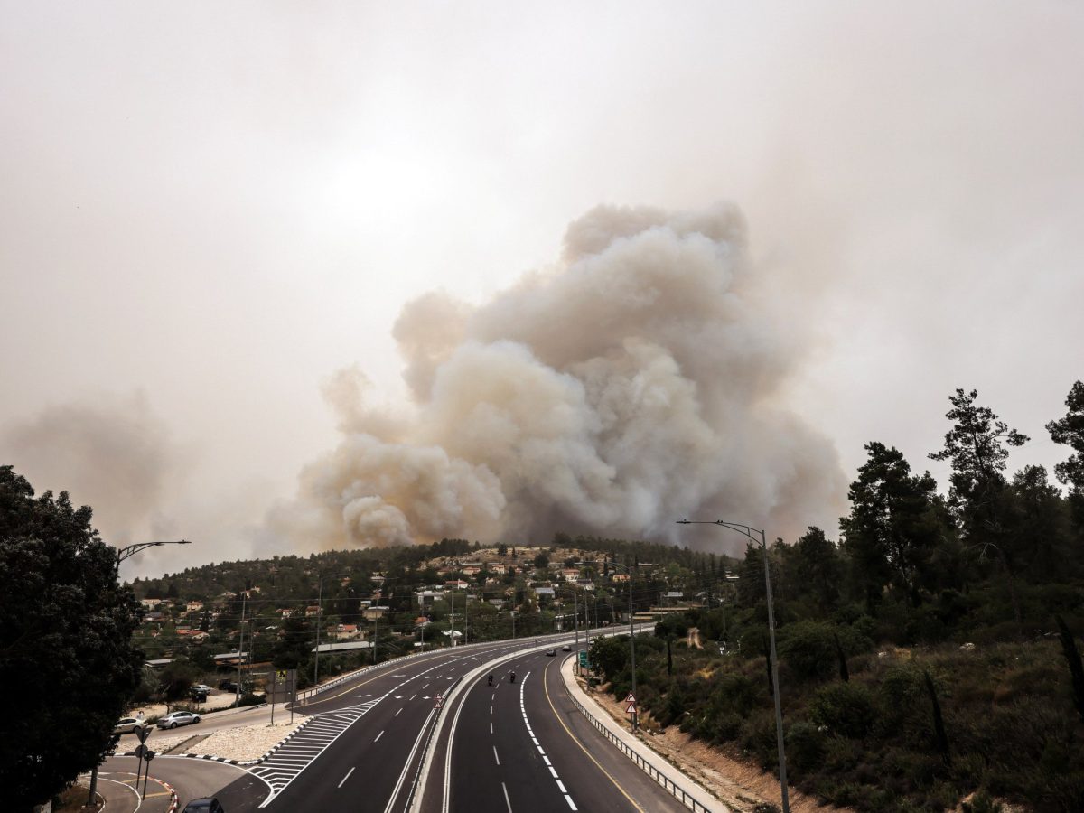 Jerusalem wildfires flare for a second day 1 Jerusalem wildfires flare for a second day