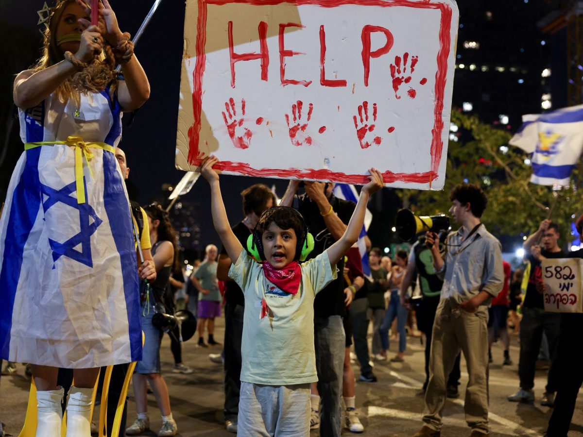 Israelis in Tel Aviv demand an end to Gaza war