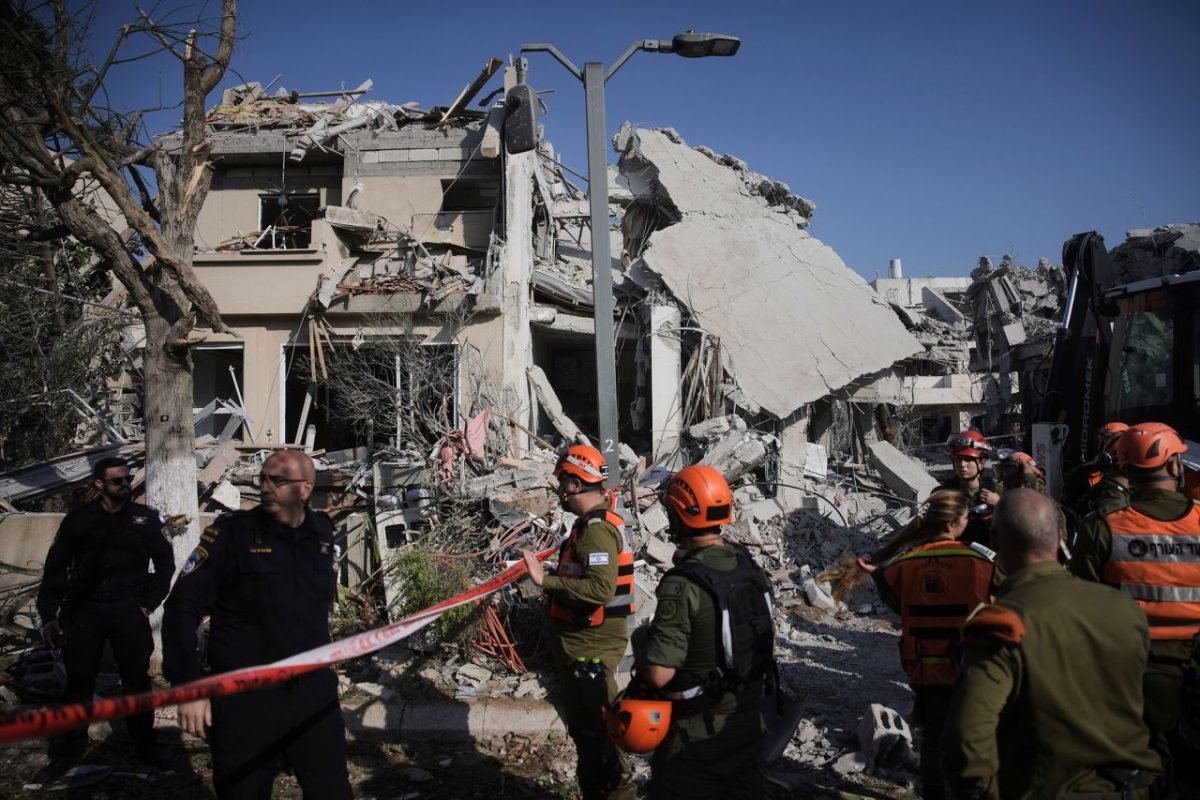 Iran fires more missiles at Israel 1 Iran fires more missiles at Israel