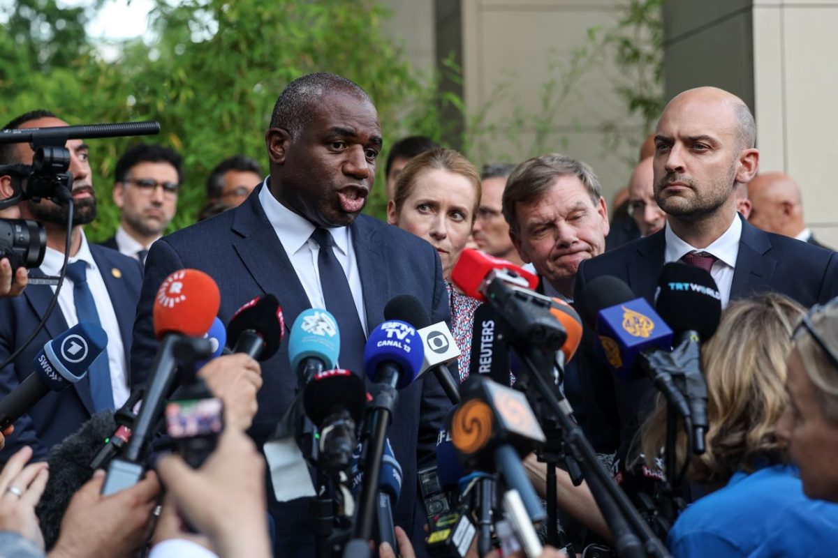 E3 countries call on Iran to "engage in negotiations" 1 E3 countries call on Iran to "engage in negotiations"