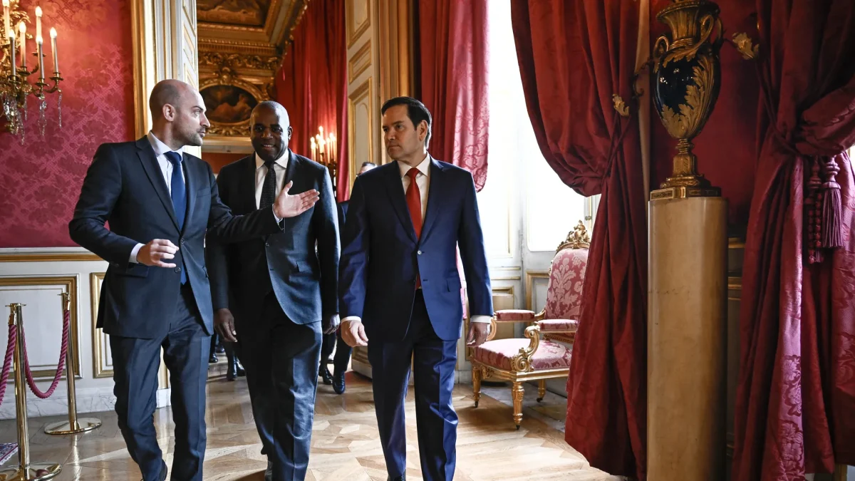 U.S. and E3 agree Iran to face stiff sanctions if no agreement by end of August 1 U.S. and E3 agree Iran to face stiff sanctions if no agreement by end of August