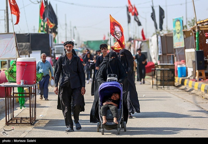 Arbaeen pilgrims march toward Karbala, Iraq