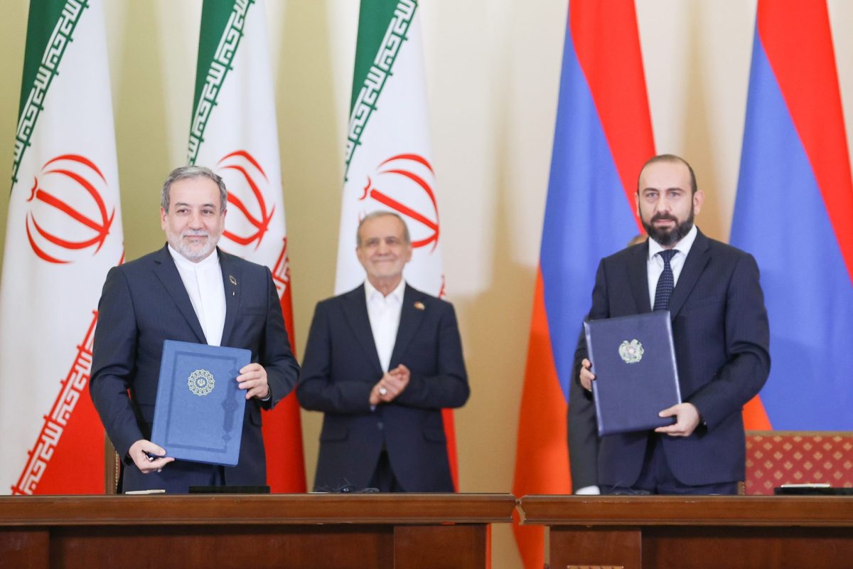 Iran, Armenia ink 10 MoUs during Pezeshkian’s visit