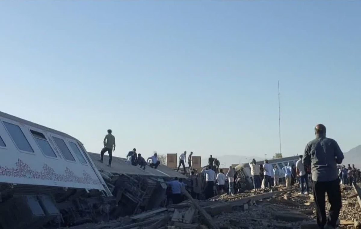 Passenger train derails in Iran, no injuries reported 1 Passenger train derails in Iran, no injuries reported