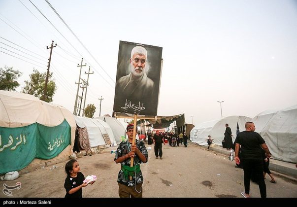 Arbaeen pilgrims march toward Karbala, Iraq