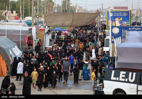 Arbaeen pilgrims march toward Karbala, Iraq
