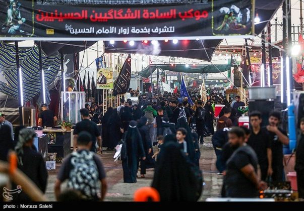 Arbaeen pilgrims march toward Karbala, Iraq