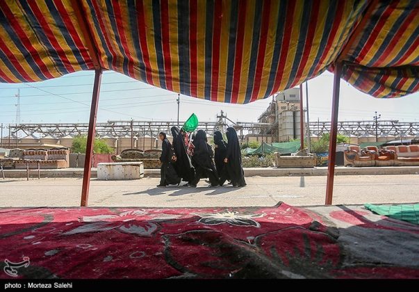 Arbaeen pilgrims march toward Karbala, Iraq