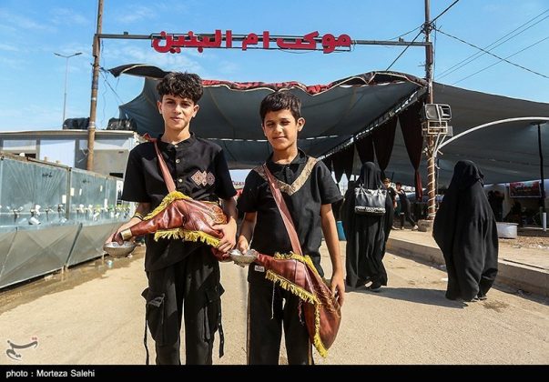 Arbaeen pilgrims march toward Karbala, Iraq