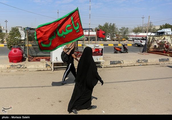 Arbaeen pilgrims march toward Karbala, Iraq