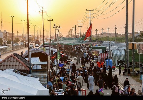 Arbaeen pilgrims march toward Karbala, Iraq