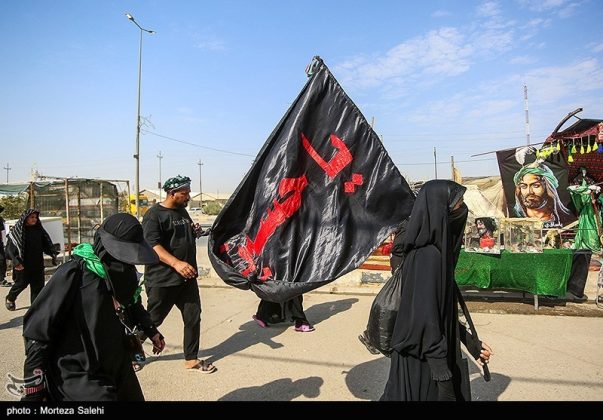 Arbaeen pilgrims march toward Karbala, Iraq