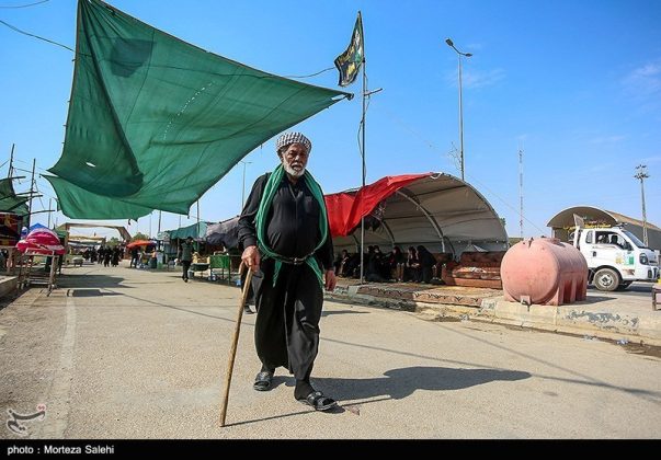 Arbaeen pilgrims march toward Karbala, Iraq