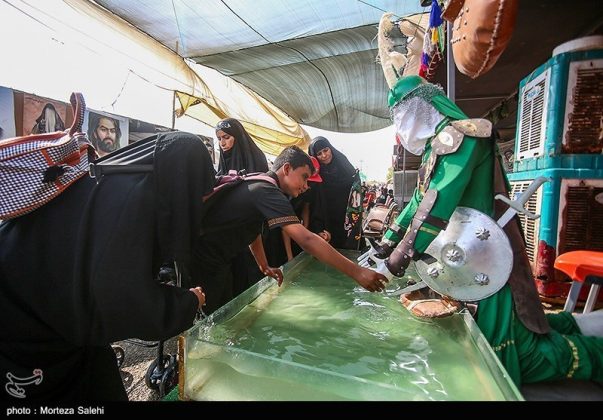 Arbaeen pilgrims march toward Karbala, Iraq
