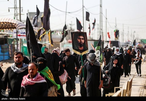 Arbaeen pilgrims march toward Karbala, Iraq