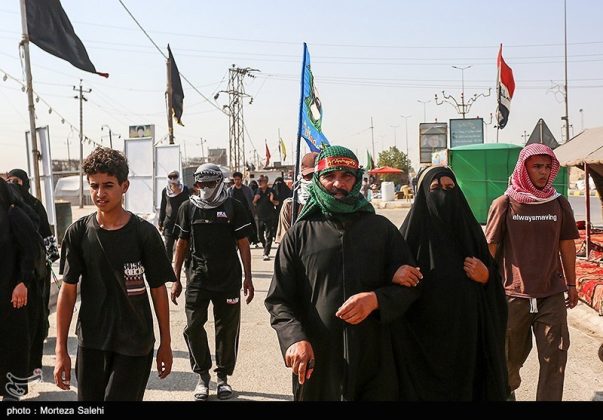 Arbaeen pilgrims march toward Karbala, Iraq