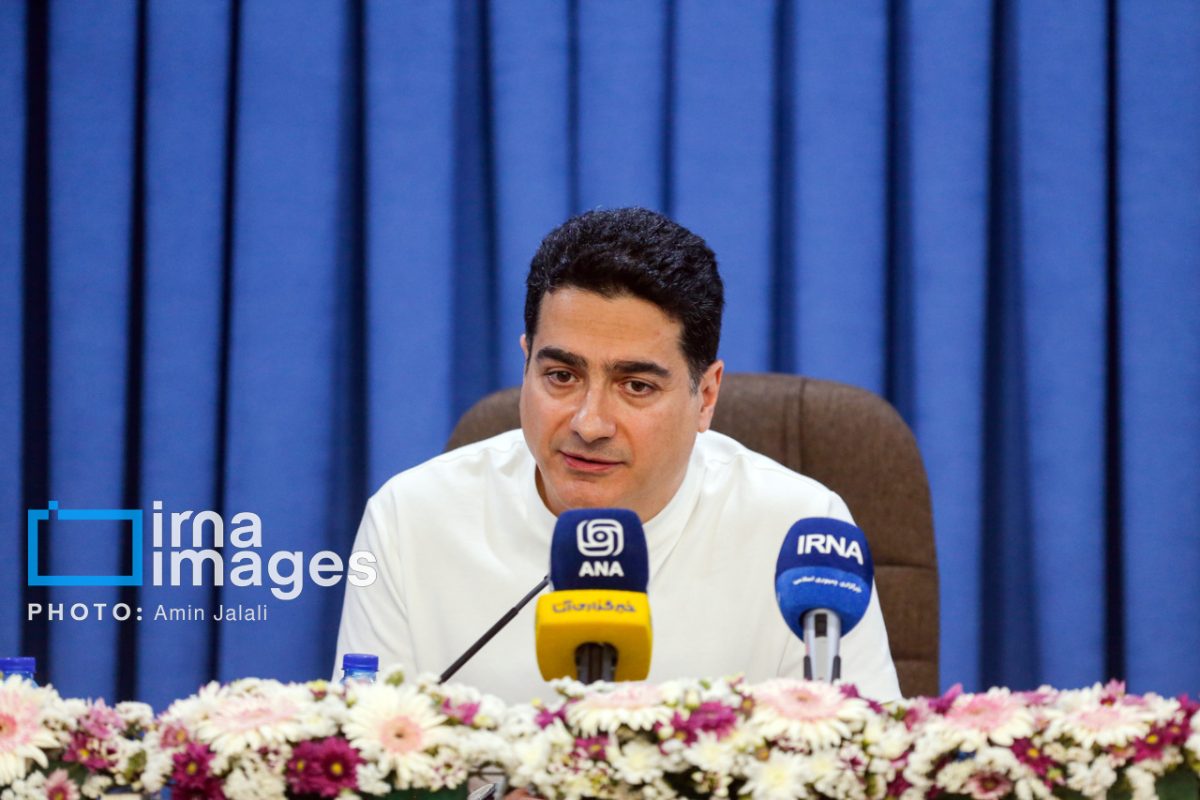 Renowned Iranian singer Homayoun Shajarian cancels planned street concert in Tehran