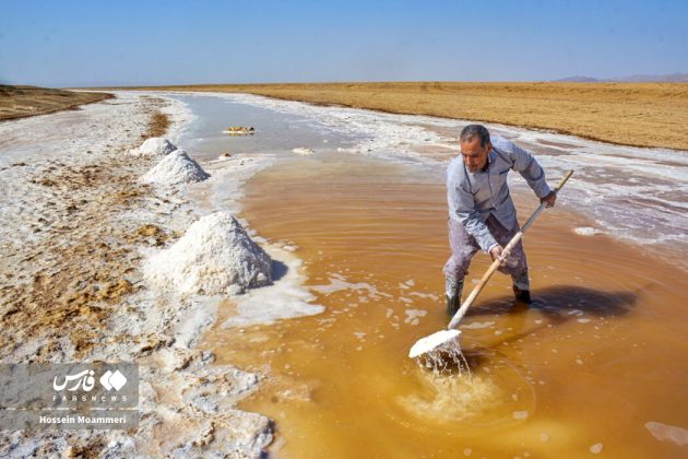 Salt crystals shine along Iran’s Kal-Shur River