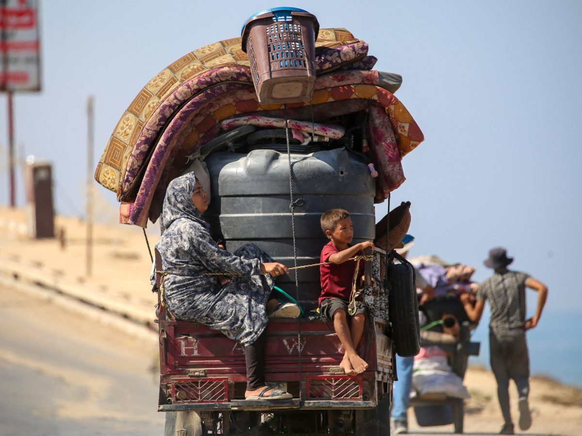 Israeli army orders mass displacement in Gaza City as bombing campaign intensifies