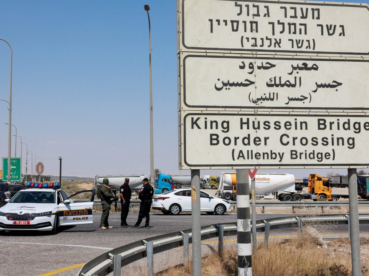 Israel shuts crossing that connects West Bank to Jordan