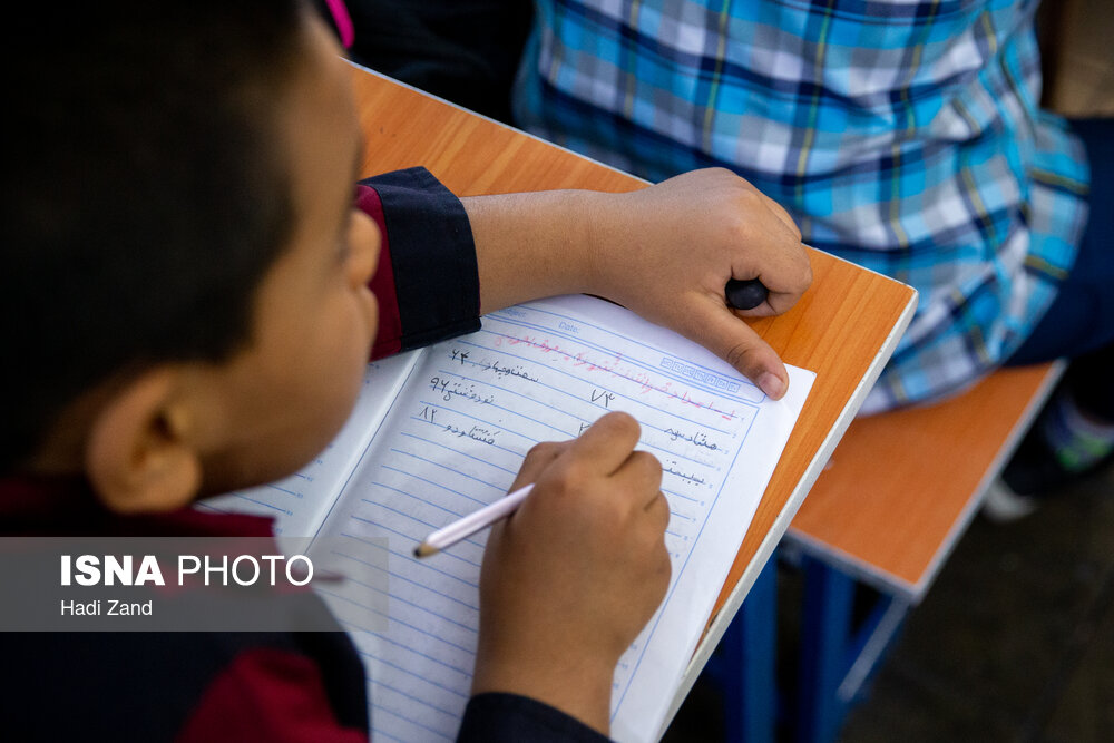 Iran offers online education to Afghan students who returned home